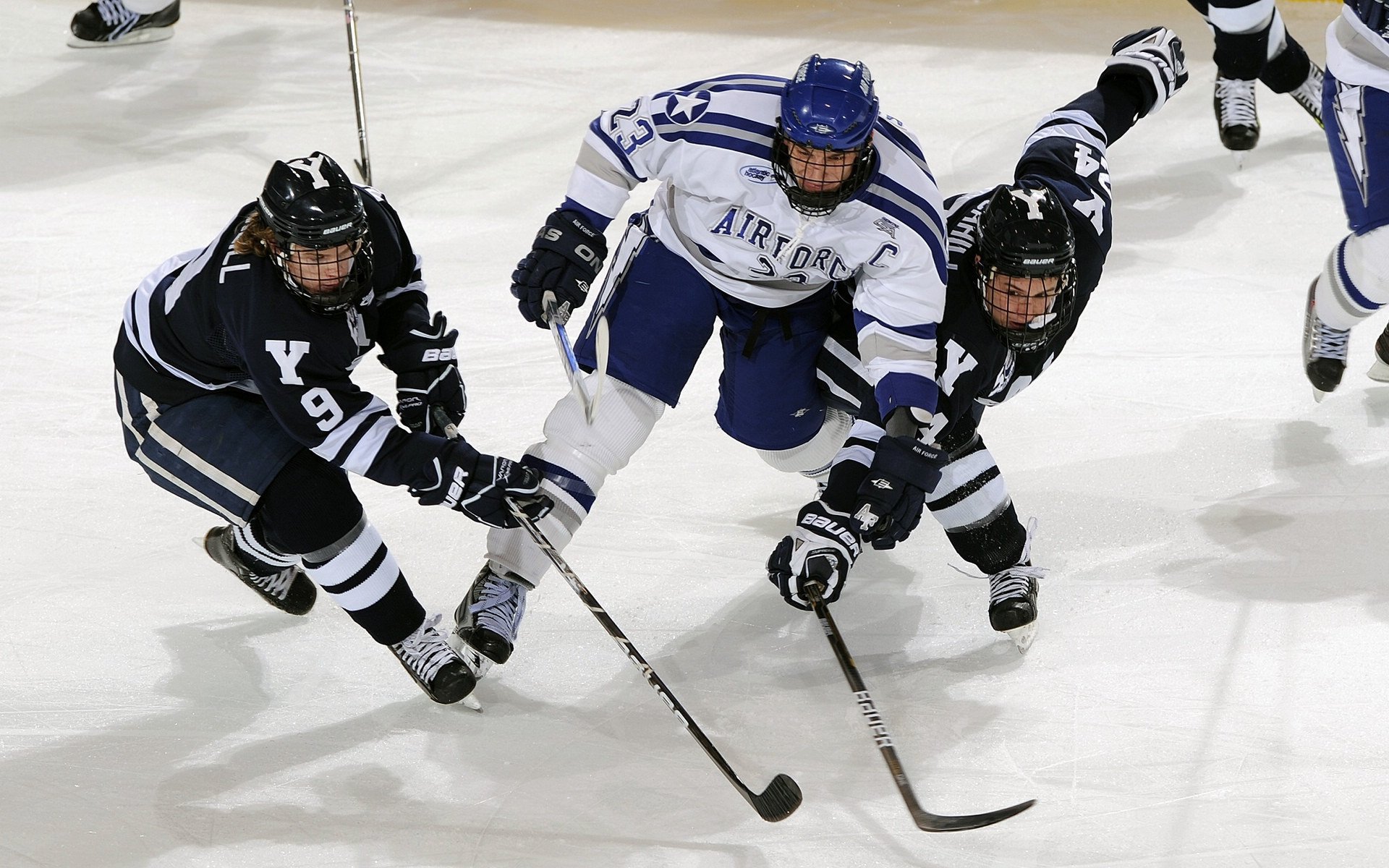 传奇教练战术解析：他们的“逆天”策略如何执行？，传奇主教练